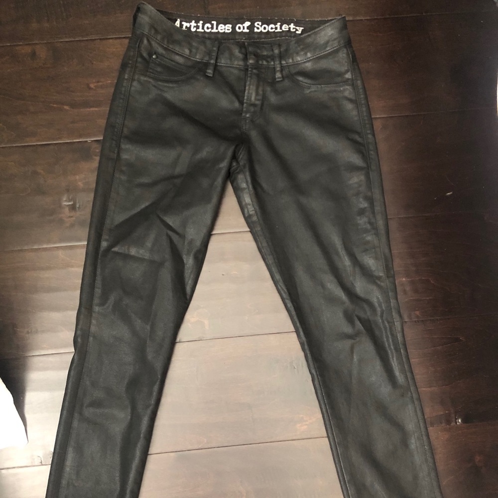 Shiny black pant